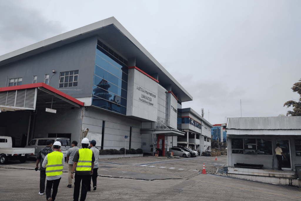 Gedung komersial dengan Sertifikat Laik Fungsi (SLF)